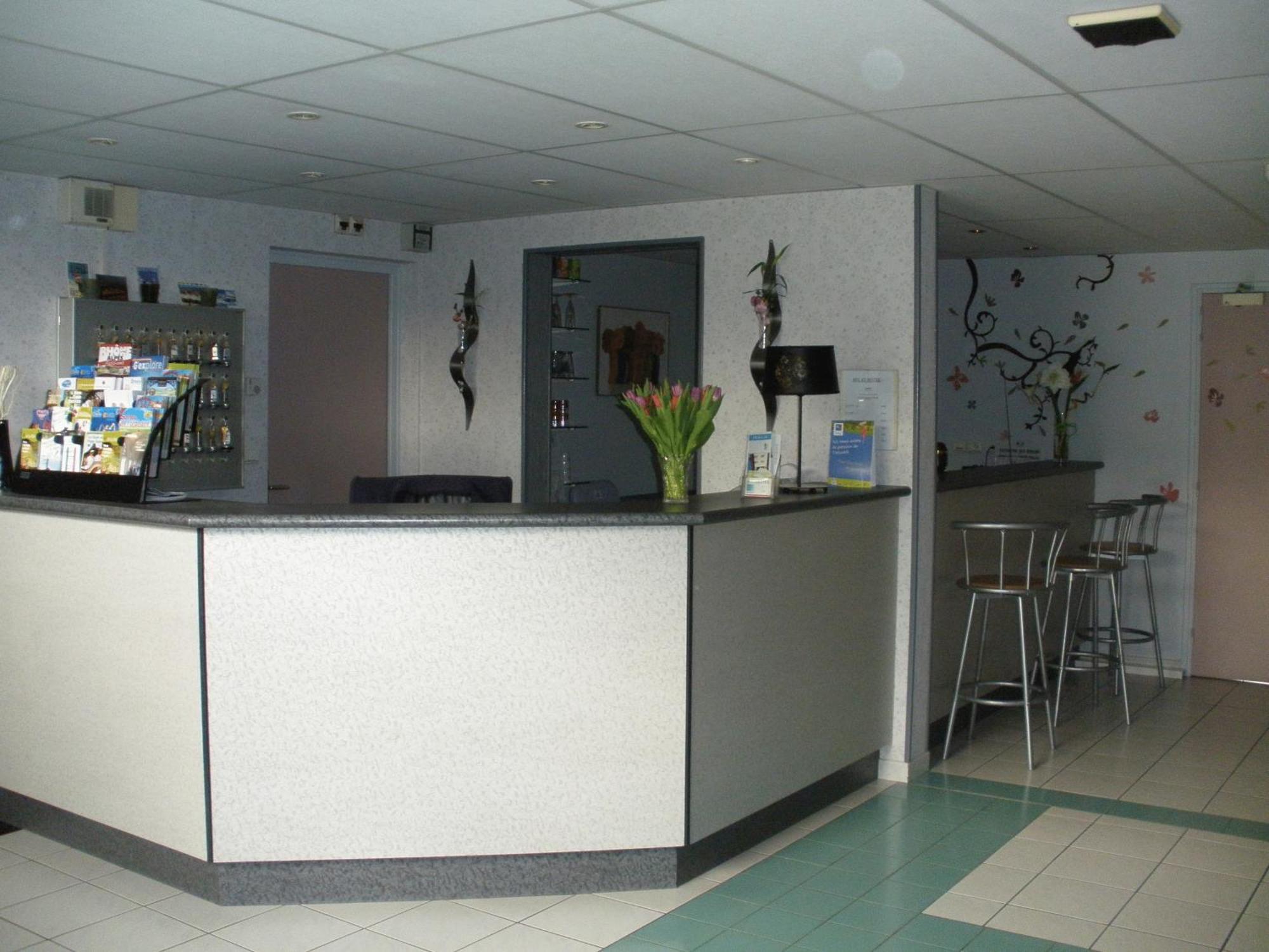 Relax Hotel Maillat Exterior photo